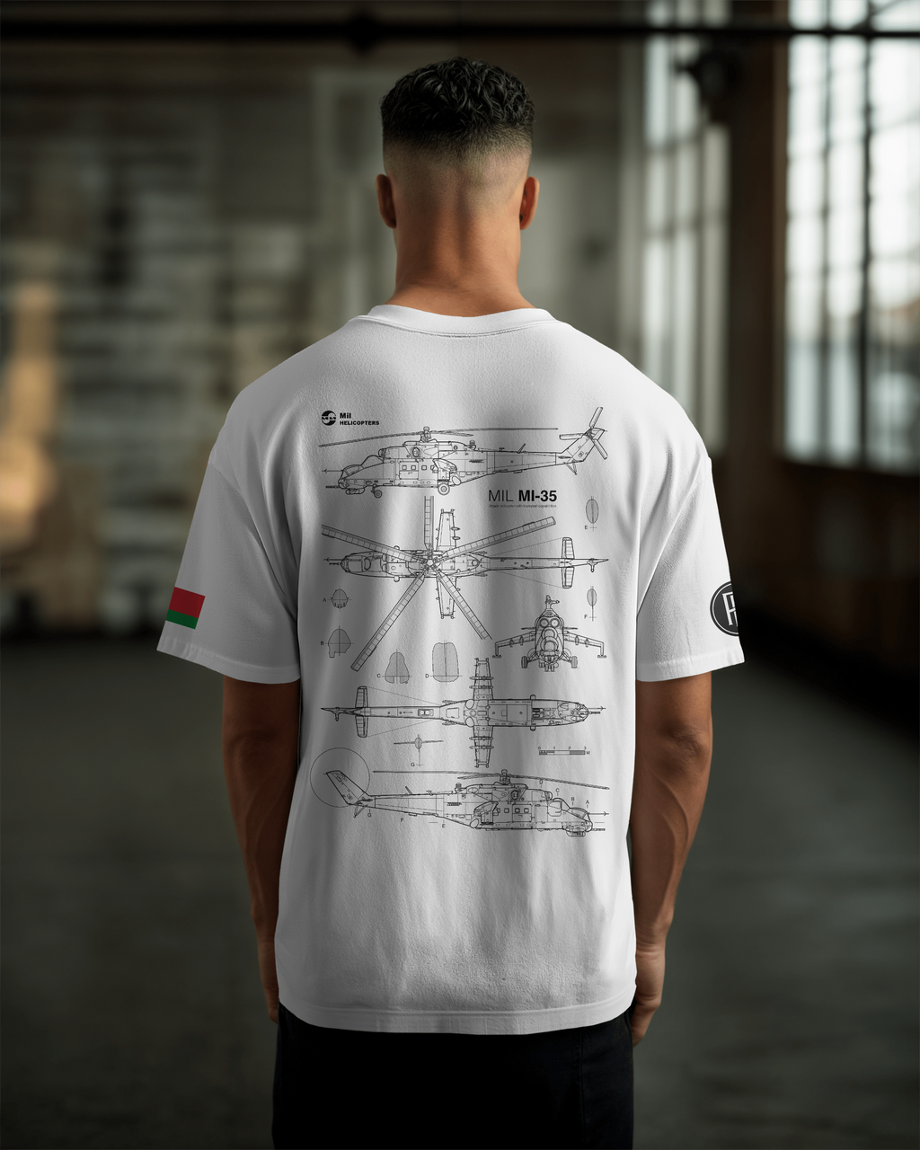 Mi-35 – Siły Powietrzne Białorusi Oversize T-shirt Unisex biała/czarna